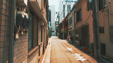 巷口街拍冷青灰