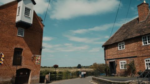 温暖的明亮夏日色调