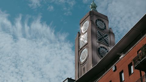 红色和对比气氛的电影外观